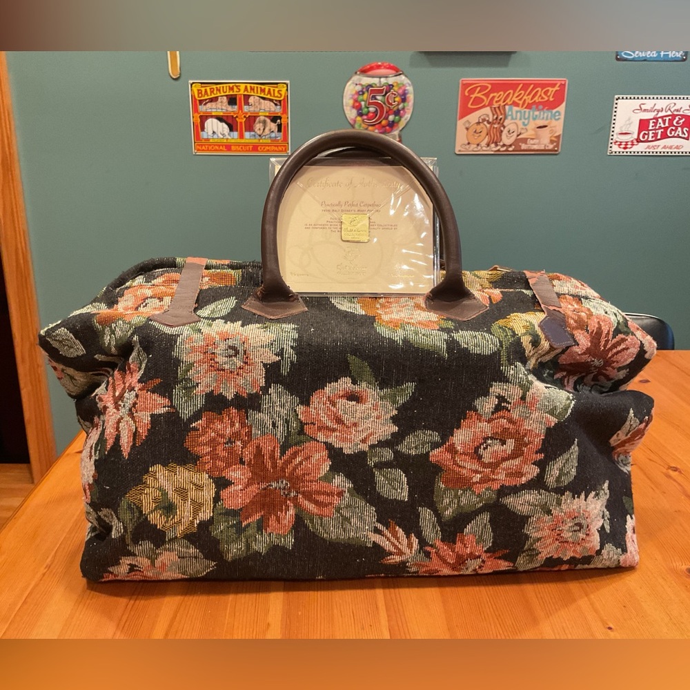 DISNEY MARY POPPINS CARPET BAG REPLICA OFFICIAL CERTIFICATE COLLECTIBLE 1964 BAG